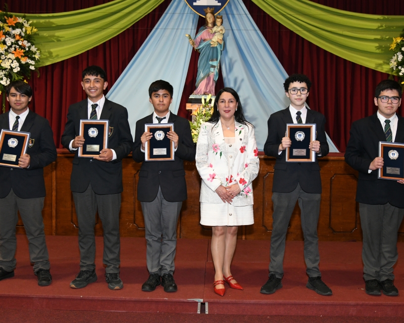 Emotiva Ceremonia de Término de la Enseñanza Básica para los Estudiantes de Octavo Básico